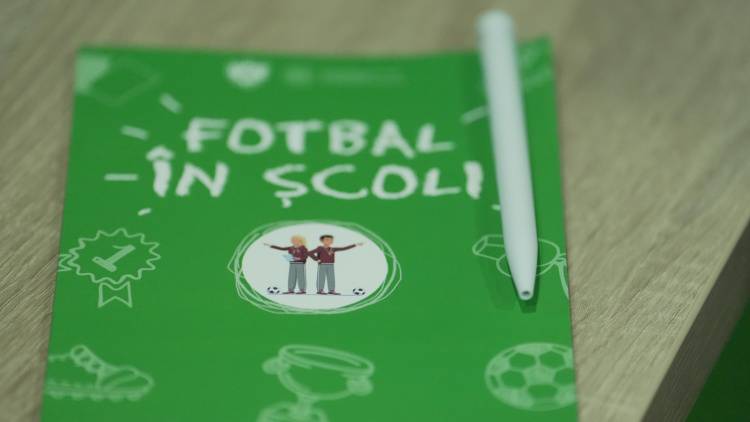 Fotbal în școli. Antrenorii claselor specializate de fotbal au participat la un nou curs de instruire 