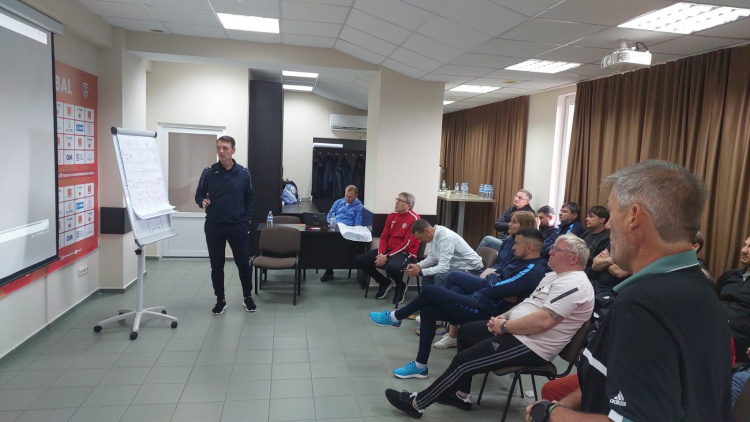 ȘFA. Curs Refresh pentru antrenorii care dețin licența UEFA PRO
