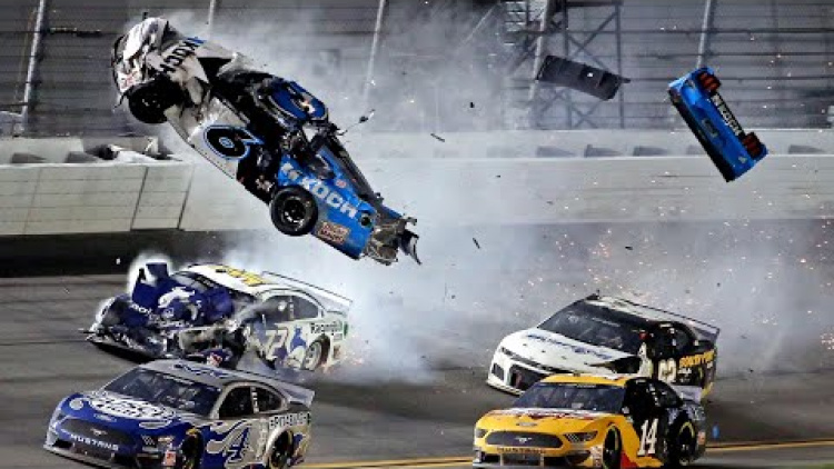 Accident violent în Nascar
