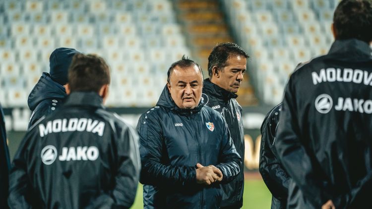 Conferința de presă cu participarea selecționerului Engin Firat și a jucătorului Stanislav Namașco înaintea meciului Kosovo - Moldova