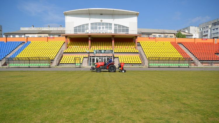 FMF participă activ la revigorarea terenului stadionului din Orhei

