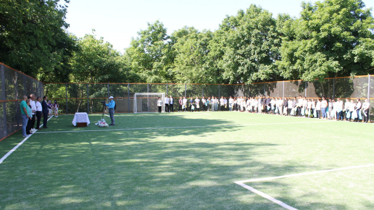 La Cahul a fost inaugurat un nou miniteren de fotbal 