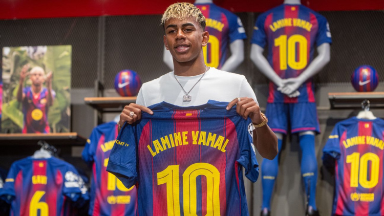 Lamine Yamal și-a prelungit contractul cu Barcelona