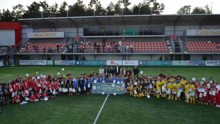 Școala medie nr.9 și liceul „Nicolai Gogol”, campioane la Liga David’s Capital Fotbal în Școli 2025
