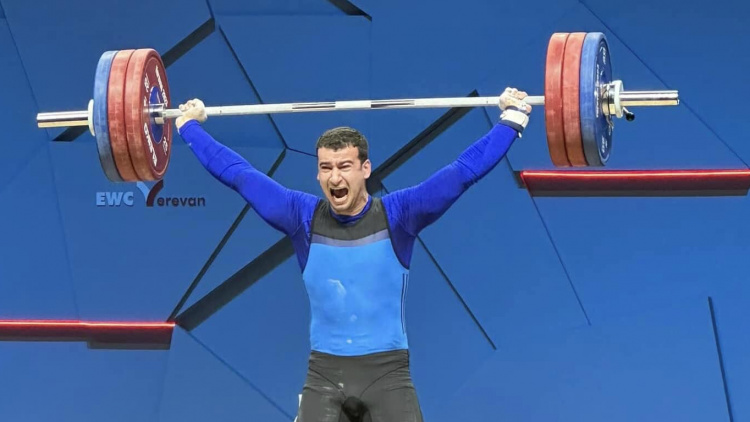 Marin Robu scrie istorie