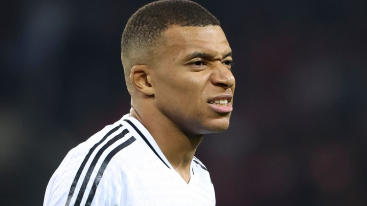Mbappe a fost internat în spital