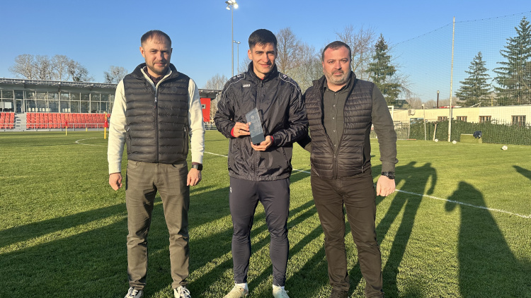 Nicolaescu și-a ridicat trofeul