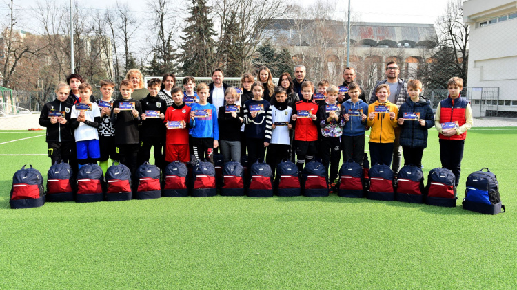 Fotbal în Școli. Echipament sportiv pentru Liceul Teoretic "Nicolai Gogol" 