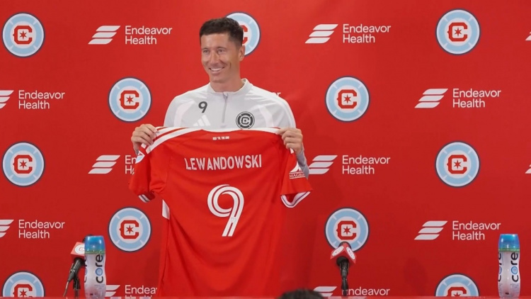 ROBERT LEWANDOWSKI, PREZENTAT LA CHICAGO FIRE